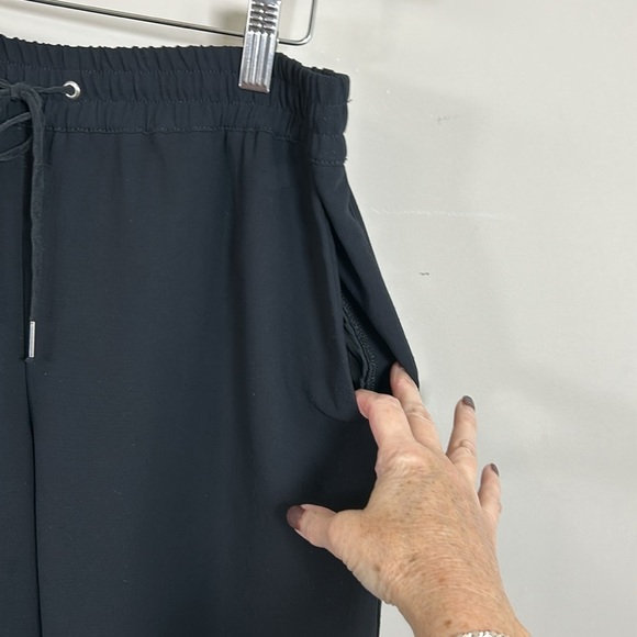 Aritzia Wilfred Buffon Crepe Jogger Pant Black Pockets Drawstring Trendy Sz M - Picture 5 of 14